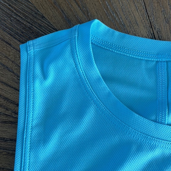 NWT Lululemon Muscle Love Tank Crop Sz 4 Kayak Light Blue - Picture 4 of 10
